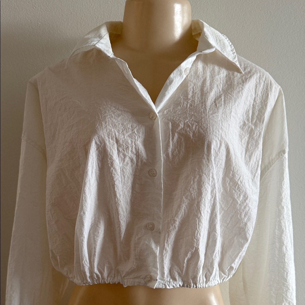 Zara White Cropped Button-Up Shirt Size Large